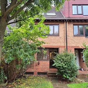 Spacious And Elegant With En-suites Available In Canary Wharf Homestay London